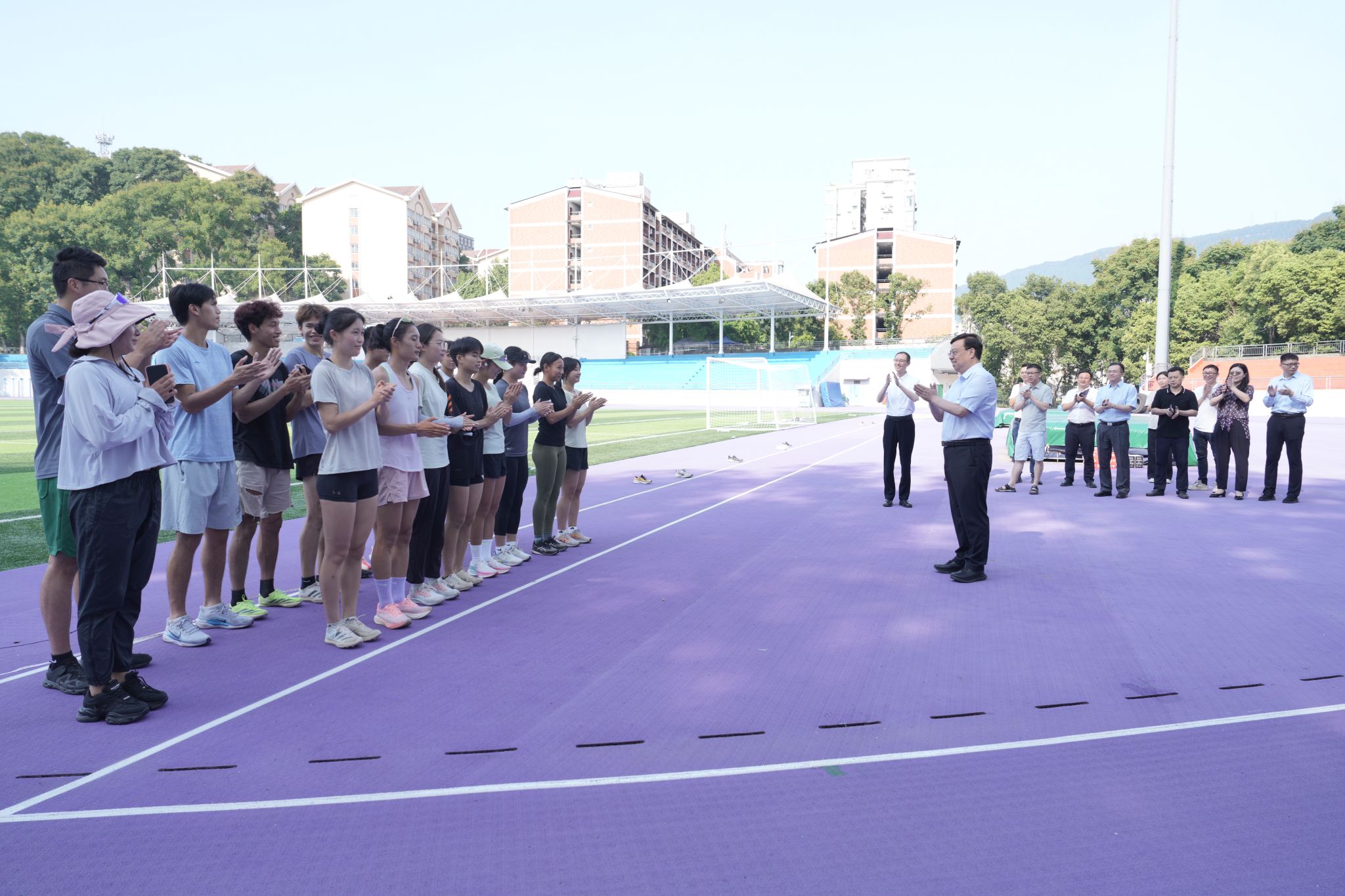 文件名称:运动场慰问.jpg原图大小:6.32MB