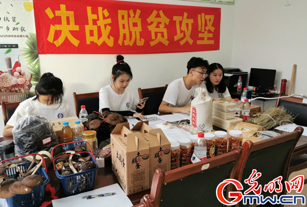 微信图片_20200723173329.jpg 西南大学师生助力直播带货 江津柿子村2小时获赞8.4万