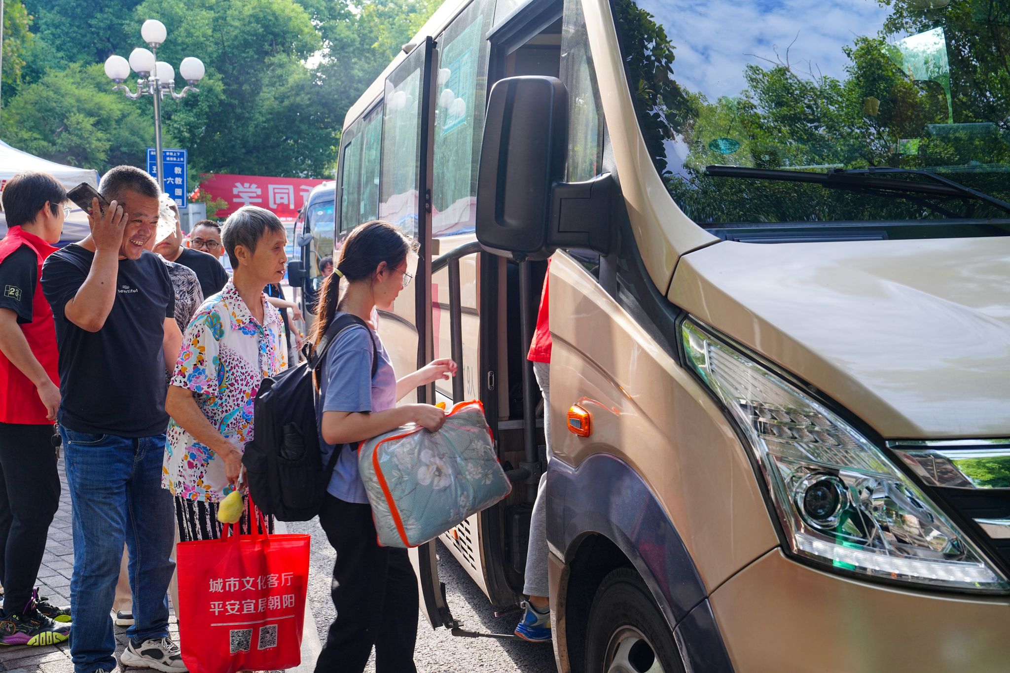 文件名称:搬运.jpg原图大小:11.06MB