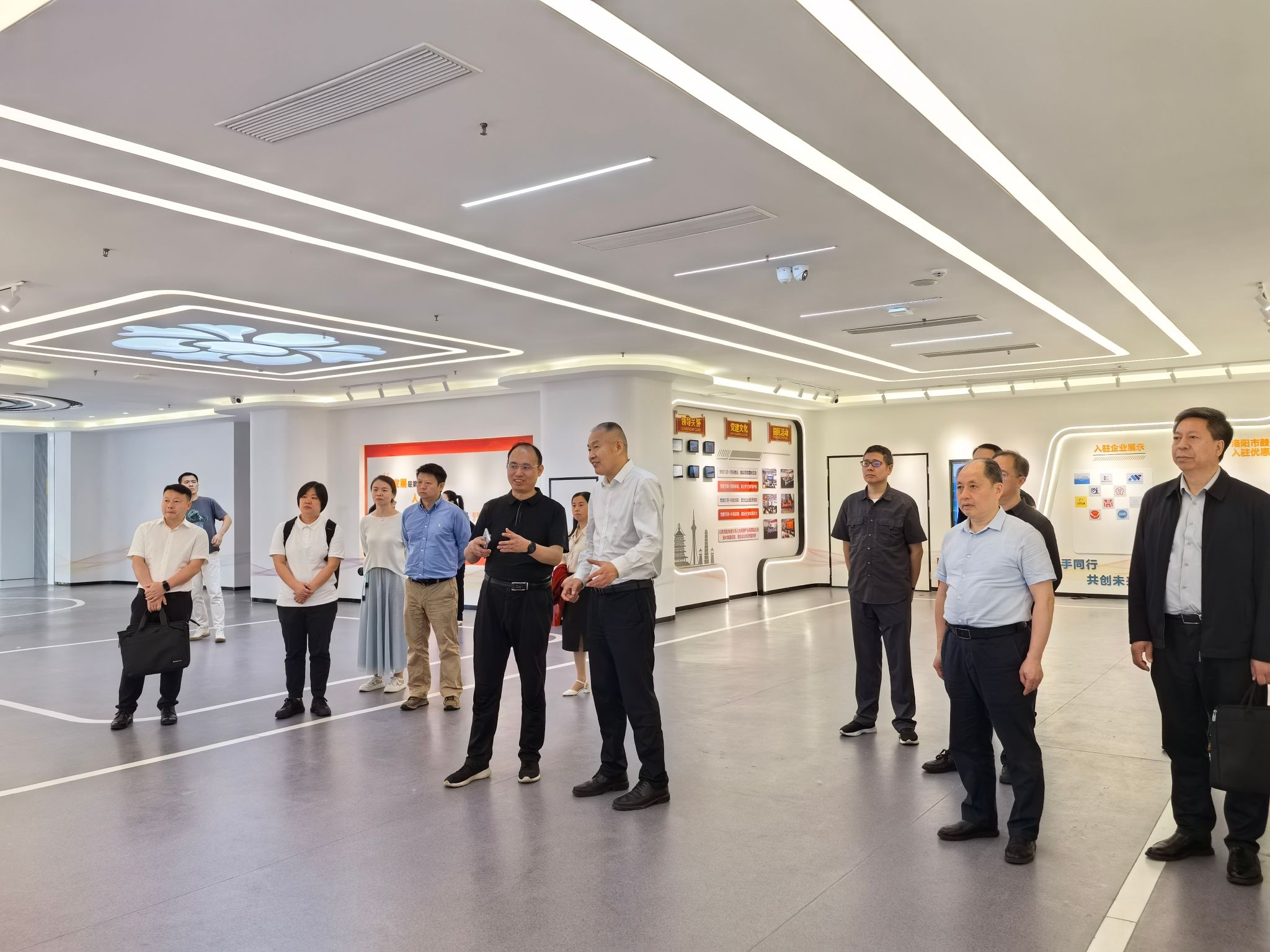 文件名称:参观双汇集团2.jpg原图大小:2.98MB